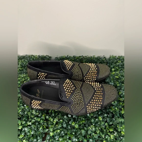 Black and Gold Geometric Slip-On Loafers - Picture 2 of 6